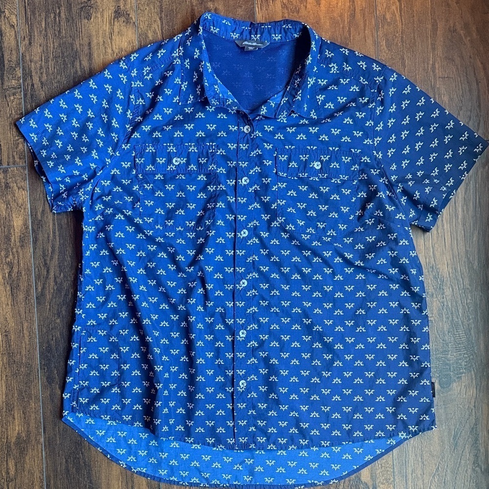 Women’s  Short Sleeve button up Eddie Bauer shirt size XL (G13)